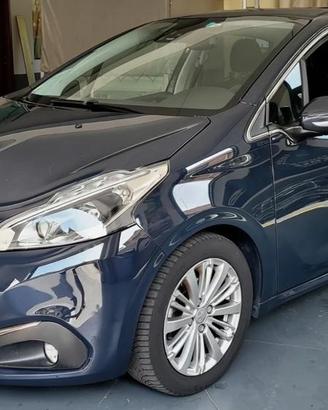 PEUGEOT 208 allure