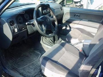 Interni e sedili per Nissan Navara 2002, 4 porte