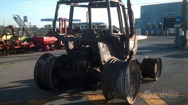 TRATTORE AGRICOLO NEW HOLLAND M135