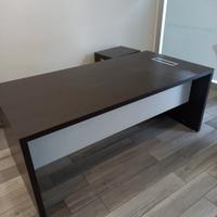 scrivania da ufficio  o cameretta 