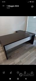scrivania da ufficio  o cameretta 
