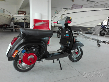 Vespa HP4 completamente elaborata Km 0