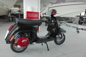 Vespa HP4 completamente elaborata Km 0