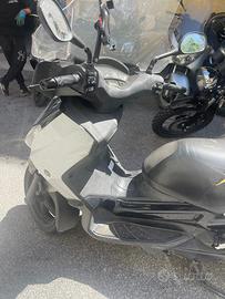 Yamaha xmax 250 bianco