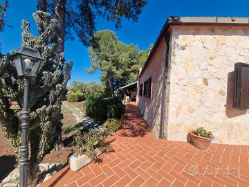 Lecce via Merine villa 4 lati liberi