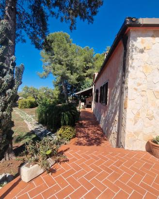 Lecce via Merine villa 4 lati liberi