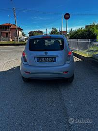 Lancia y