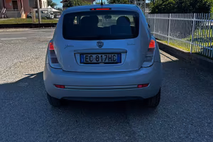 Lancia y