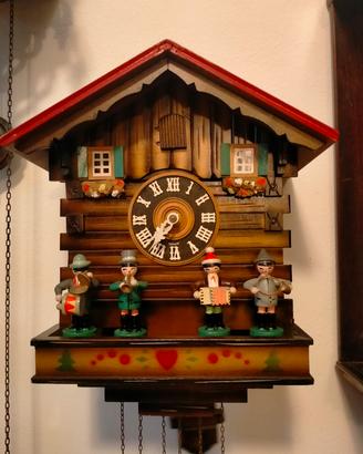 orologio a cucù con musicisti in movimento 