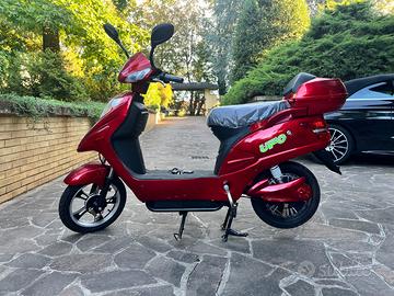 Bicicletta elettrica UFO tipo scooter - Nuova 0 km
