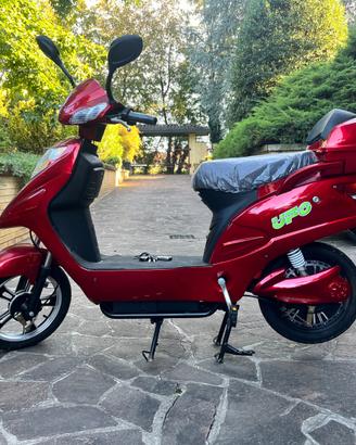 Bicicletta elettrica UFO tipo scooter - Nuova 0 km