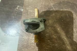 Rubinetto yamaha yz 125 (CON RISERVA)