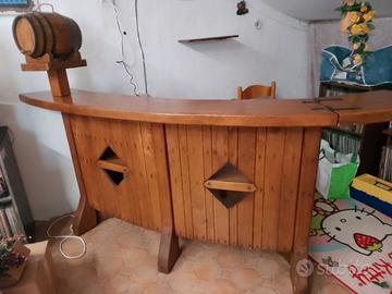 Mobile piano bar in legno