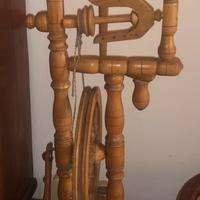 Arcolaio antico in legno