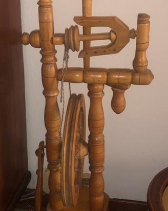 Arcolaio antico in legno