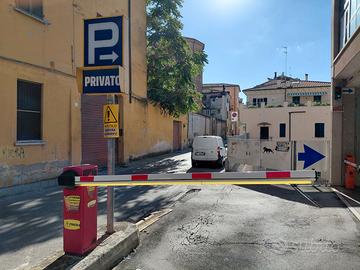 Posto auto al chiuso, in centro a Jesi