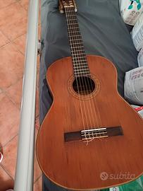 Chitarra classica con custodia 