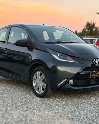 Toyota Aygo 1.0 VVT-i 72 CV 5 porte x-business