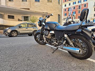 Moto Guzzi V7 - 2013