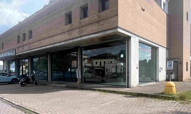 Fronte Sempione, spazio commerciale di mq.500