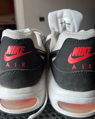 Nike air bianche e nere