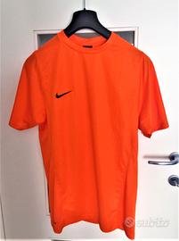 Maglietta da calcio Nike e coppia di calzettoni