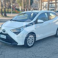 TOYOTA Aygo Connect 1.0 VVT-i 72 CV 5 porte x-play