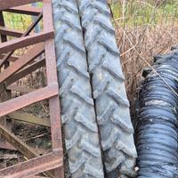 Pneumatici stretti con cerchi trattore fiat 300