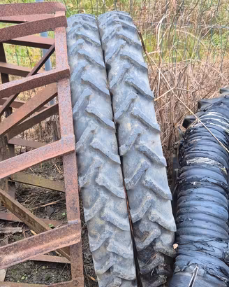 Pneumatici stretti con cerchi trattore fiat 300