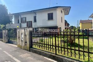 VILLA SINGOLA DI AMPIA METRATURA CON GIARDINO E TE