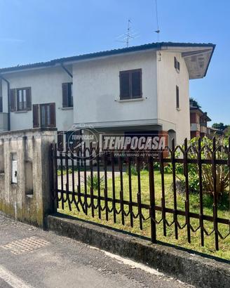 VILLA SINGOLA DI AMPIA METRATURA CON GIARDINO E TE