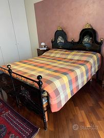 Letto matrimoniale (NO rete e materasso)