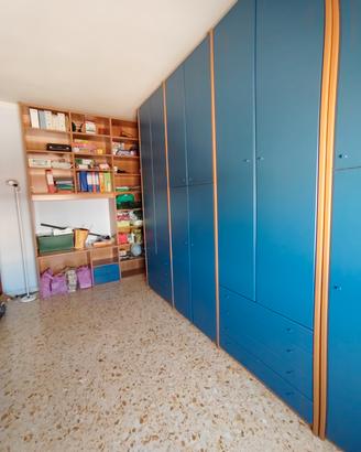 Armadio con scrivania e libreria angolare