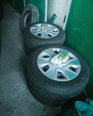 Gomme con cerchioni auto Clio 4 serie 2018