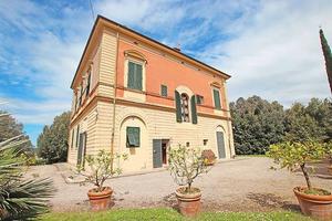 Rustico / Casale di 2160 m² con più di 5 locali e 