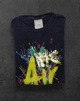 Maglietta Nike Nera con scritta e stampa colorata 