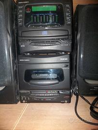 piccolo impianto con lettore disco e cassetta