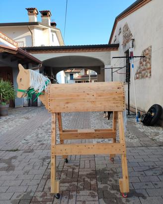 Cavallo in legno artigianale 