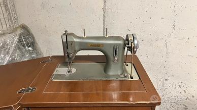 Macchina da cucire antica