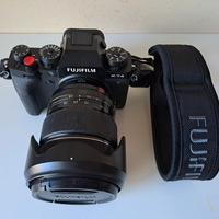 Fujifilm X-T4 con obiettivo Fujinon 16-55