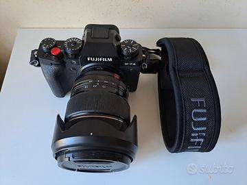 Fujifilm X-T4 con obiettivo Fujinon 16-55