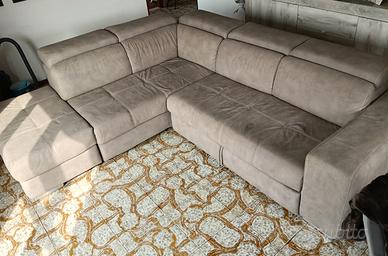 divano con penisola come da foto 