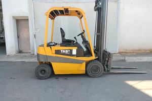 Carrello elevatore 27 q.li
