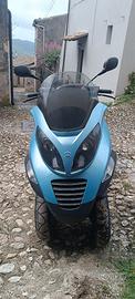 Scooter piaggio MP3 cilindrata 250