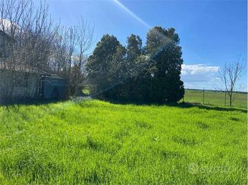 Rustico / Casale di 1083 m² con più di 5 locali a 