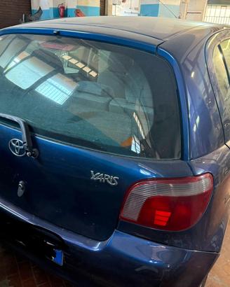Toyota Yaris iscritta Asi, incidentata.