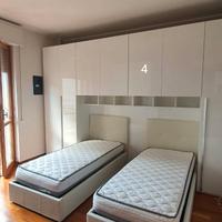 Set mobili: armadi,divani,parete attrezzata, ecc