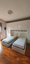 Set mobili: armadi,divani,parete attrezzata, ecc