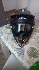 Casco airoh con occhiali alpinestar