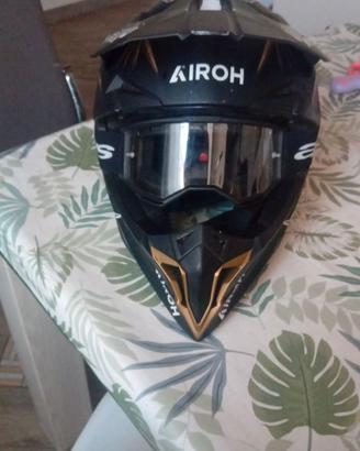 Casco airoh con occhiali alpinestar